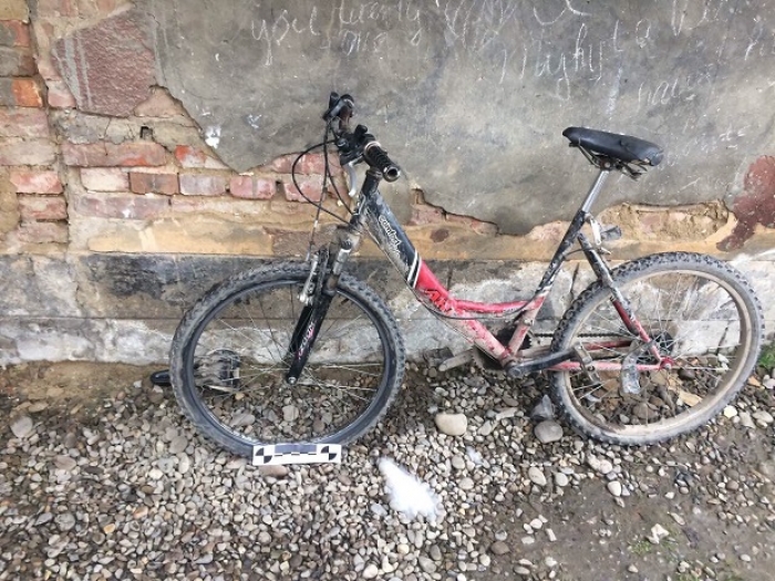 На Виноградівщині крадій встиг перепродати поцуплений велосипед – поліція повернула власнику