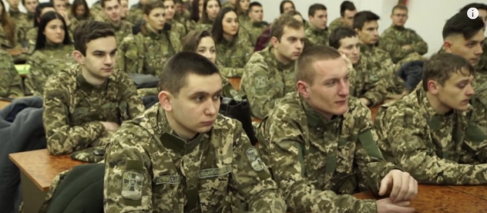 Закарпатський АТОшник поділився з ужнівцями пережитим на Донбасі