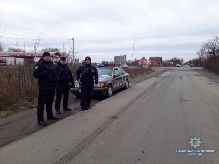 Керманич іномарки в Ужгороді "розмахував" фальшивим посвідченням водія