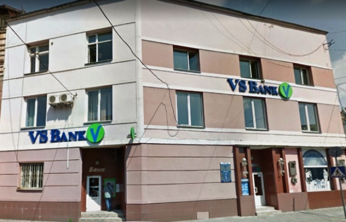 Клієнти пограбованих майже сорока сейфів у банку Мукачева вимагають повернення грошей!