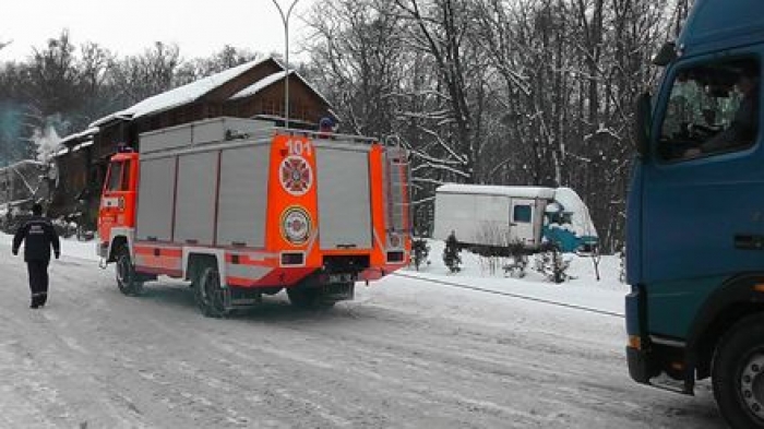 Закарпатські рятувальники відбуксирували 20 одиниць автотранспорту з 30 людьми