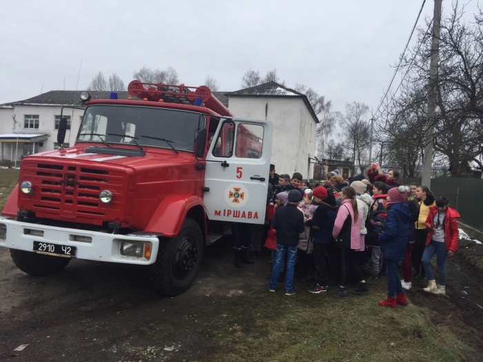 МНСники навчали правилам пожежної безпеки населення Велятина і Лози на Закарпатті