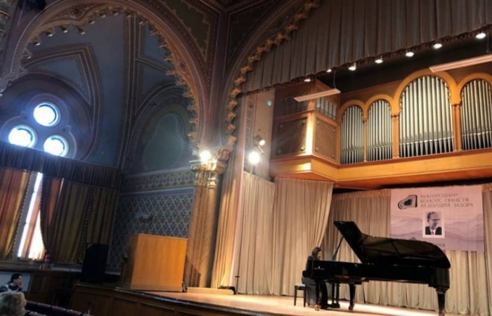 Андрій Андріїв вручив окремий приз в номінації "Перспектива" на Міжнародному конкурсі піаністів в Ужгороді