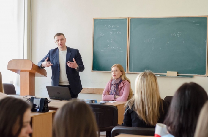 Студентам в Ужгороді розповіли про переваги програми «3+1 УжНУ – Фрезеніус»