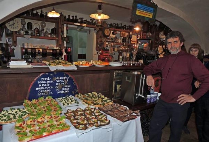 Культове кафе Ужгорода – "Під Замком" відсвяткувало 30-річчя