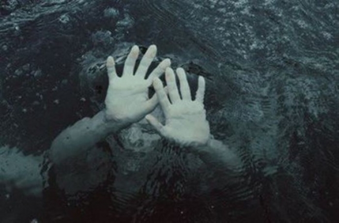 У водоймі, на Мукачівщині, виявлено вмерзлий труп жінки