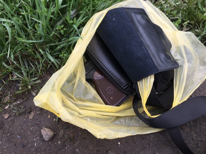Пакет зі зброєю знайшли стражі кордону біля ПП "Солотвино" 
