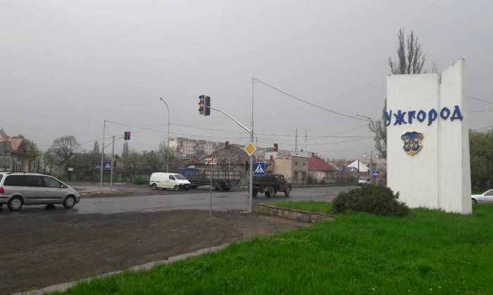 Від сьогодні "на повну" запрацював ще один новий світлофор в Ужгороді