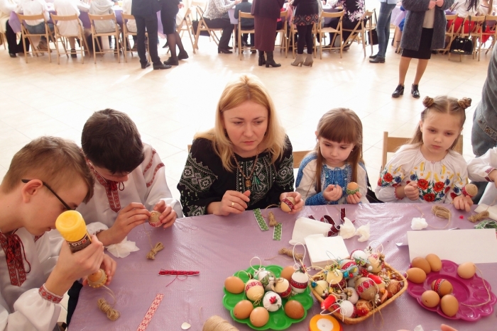 "Чарівний світ писанки" в Ужгороді створили більше сотні дитячих рук 