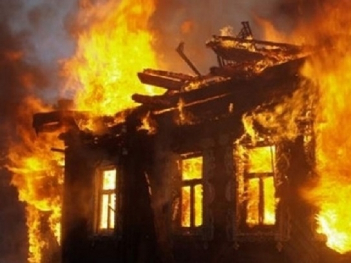 Пожежники не встигли: на Рахівщині будинок згорів за півтори години
