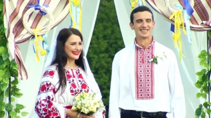 Олена з Мукачева та Володимир з Буковини весільні обручки залишили у себе! 