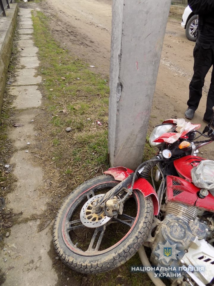 Смертельна ДТП на Хустщині: мотоцикліст врізався в електроопору
