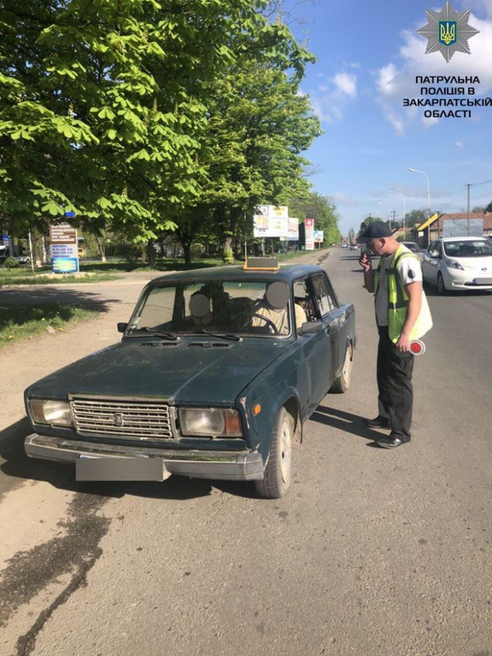 В Ужгороді інспектори зупинили нетверезого водія таксі 