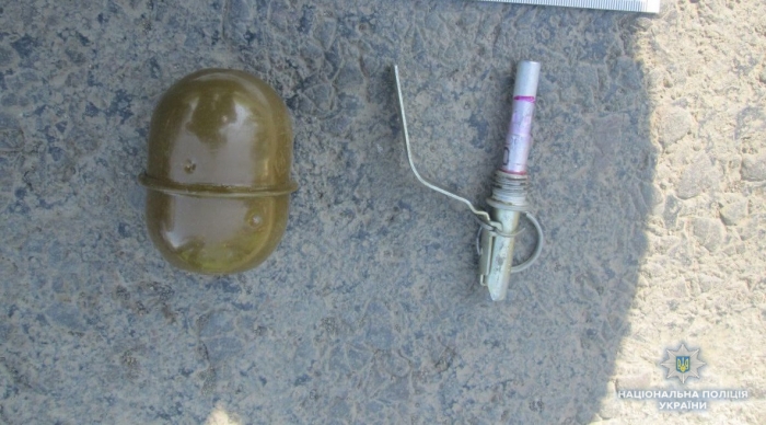 Мукачівщина: мешканець Великих Лучок намагався продати бойову гранату із запалом до неї