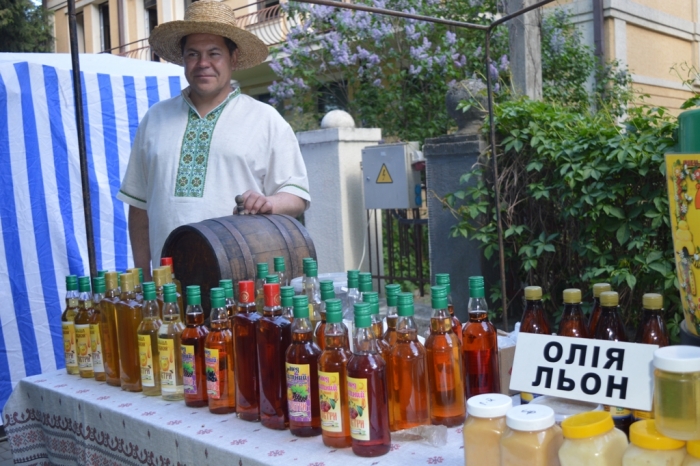 Мед, вино, сир і сувеніри – в Ужгороді стартує «АгроСакураФест»
