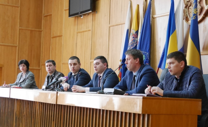 В Ужгороді керівники структурних підрозділів міськради зустрілись з головами правлінь ОСББ та ЖБК