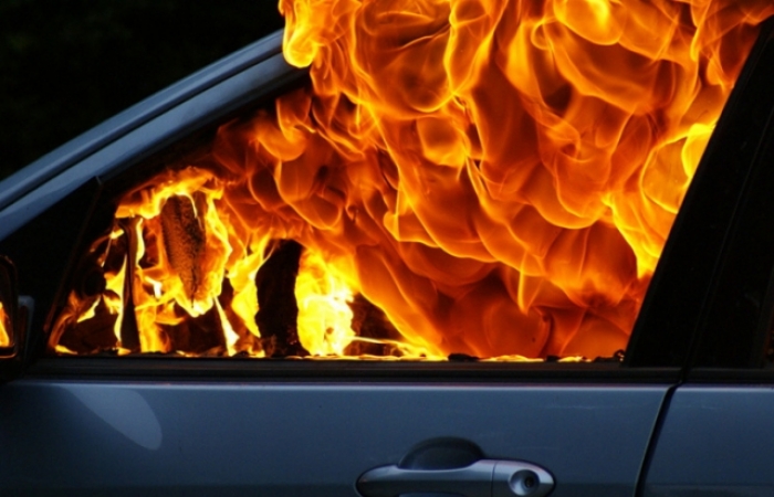 Коштовні автівки спалахують немов сірники на Закарпатті