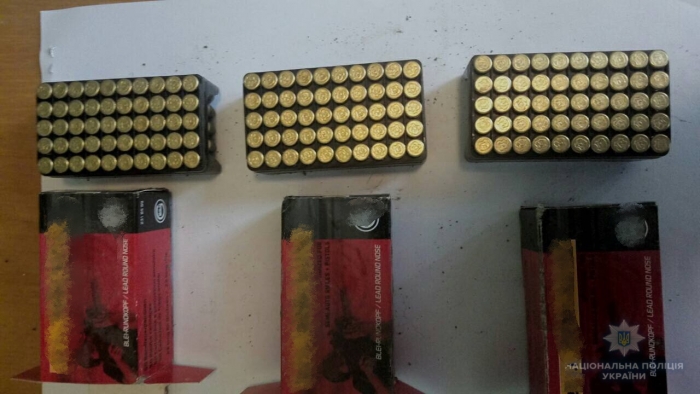 Поліцейські затримали мукачівця під час продажу 150 патронів до малокаліберної гвинтівки