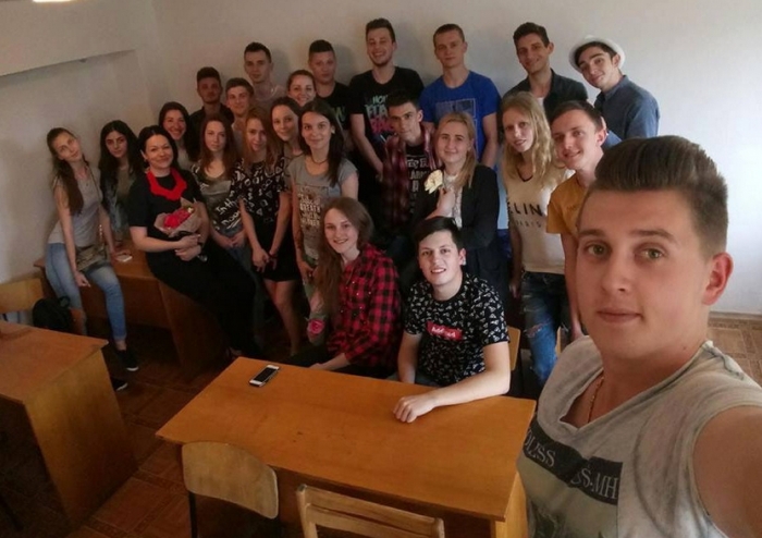 Ужгородських студентів навчають розважати, …розважаючись!