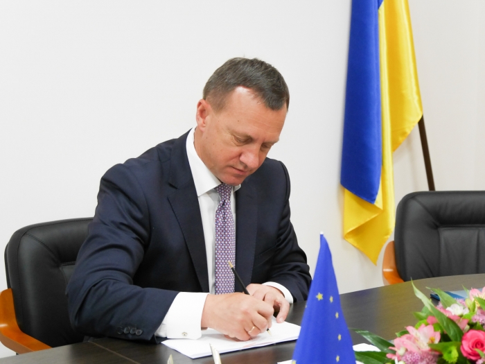Мер Богдан Андріїв підписав Угоду з ЄБРР щодо фінансування проекту енергозберігаючих поліпшень у бюджетних закладах Ужгорода