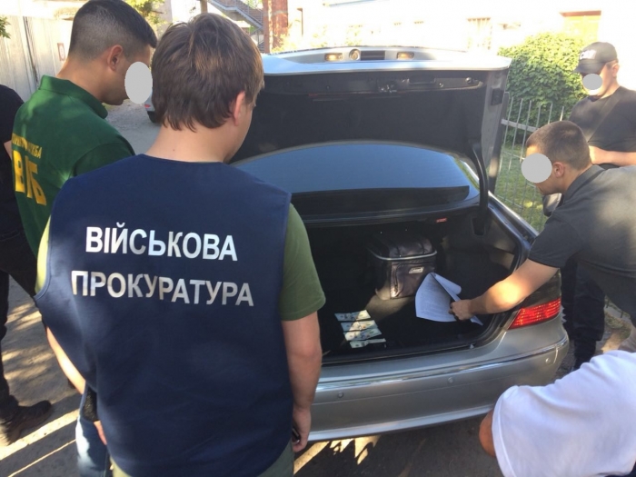 На Ужгородщині затримано місцевого контрабандиста, який пропонував прикордоннику 400 доларів хабаря