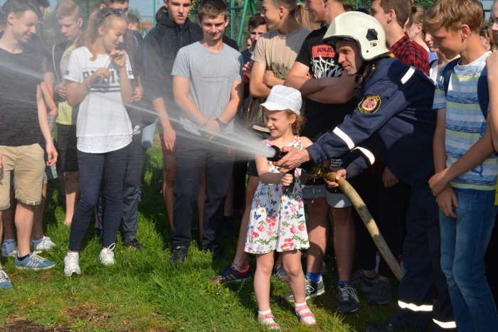 Про пожежну безпеку й не тільки, розповідали ужгородські рятувальники школярам