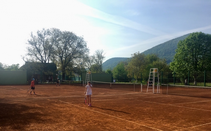 Великий теніс зібрав у Тячеві майже 150 учасників з усієї України