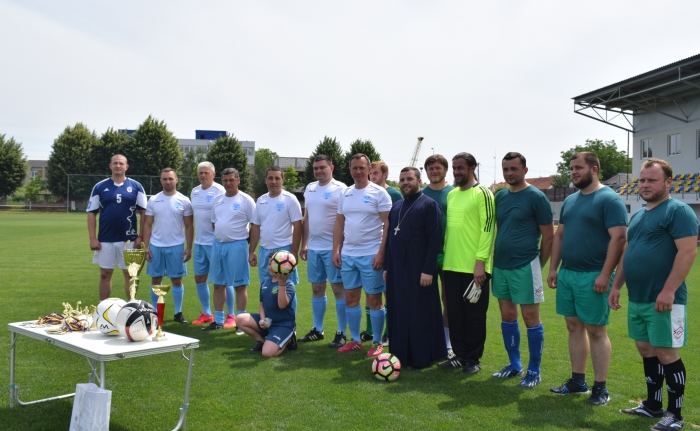 Депутати міськради Ужгорода та священики зіграли благодійний футбольний матч 