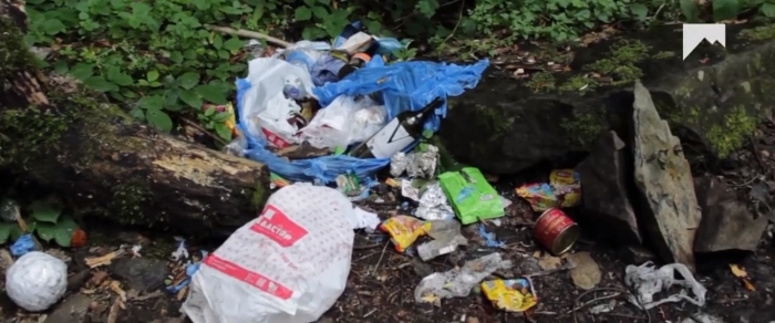 Блакитна лагуна на Великоберезнянщині вже "обростає" "туристичним" сміттям
