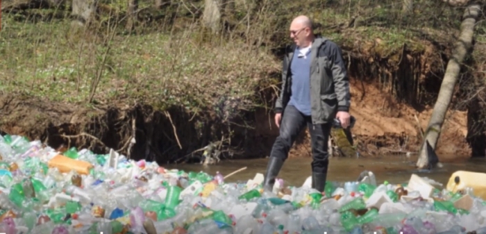Словацькі екологи кажуть, що стільки "експорту" сміття в річці із Закарпаття ще не бачили