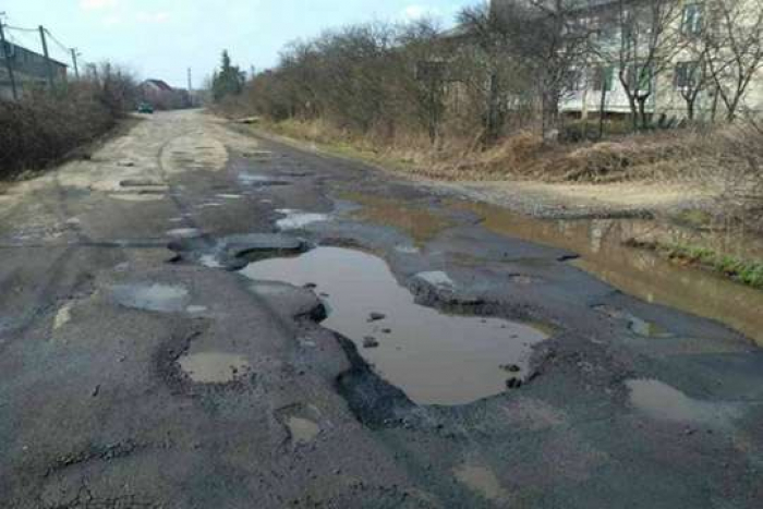 З 5-ти компаній тендер на ремонт дороги Берегово-Кам'янське виграло ТОВ "Мего Лтд"