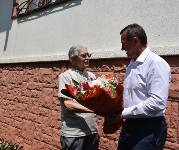 Мер Ужгорода Богдан Андріїв привітав з 90-річчям Почесного громадянина міста Івана Коршинського