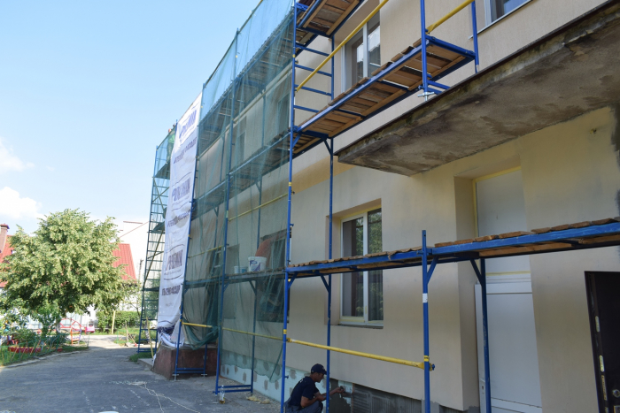 В Ужгороді капітально ремонтують фасад дитсадка №16