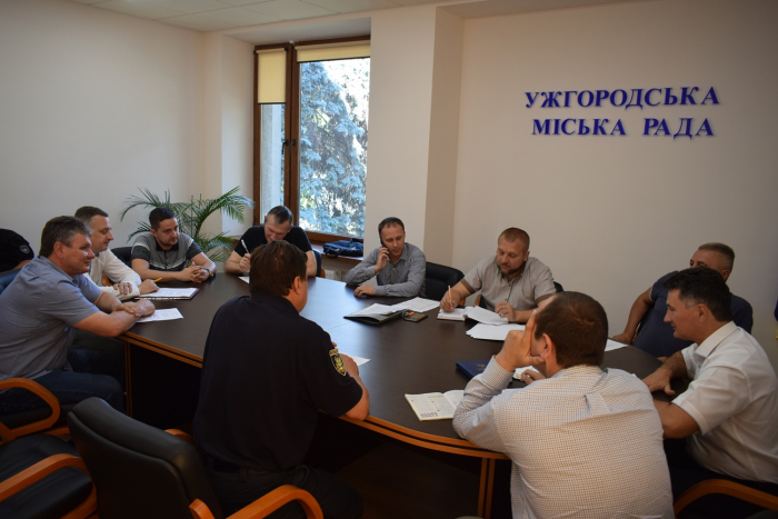 Які питання й проблеми розглядалися сьогодні на засіданні транспортної комісії Ужгородської міської ради?