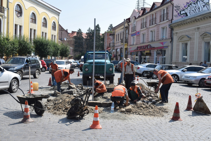 До уваги водіїв в Ужгороді! З 11 червня змінюється організація руху на площі Корятовича!