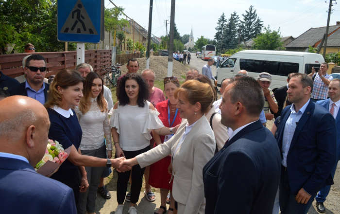 Марина Порошенко та Аніта Герцог відкрили Центр реабілітації дітей на Закарпатті