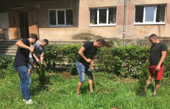 Гарну традицію започаткували випускники-медики вишу в Ужгороді