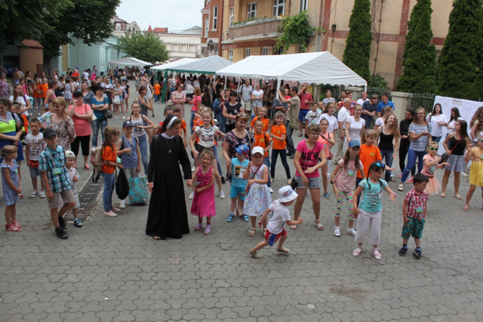 Святкування Міжнародного дня захисту дітей триває в Ужгороді