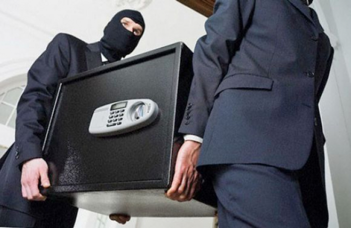 Двоє невідомих пограбували відділення банку на Іршавщині – ЗМІ
