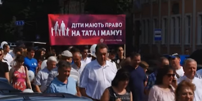 Марш "Всі разом за сім'ю" відбувся в Ужгороді