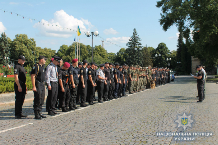 Нацполіція заступила на службу з охорони публічного порядку в Ужгороді на суботу та неділю