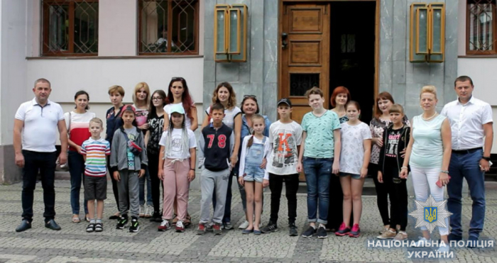 На оздоровлення до Угорщини вирушили діти з сімей полісменів та прикордонників Закарпаття та Луганщини