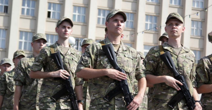 Новоспечені офіцери запасу зі студентів УжНУ присягнули на вірність українському народові