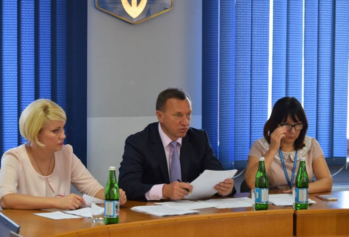Члени Ужгородського виконкому зайнялися сьогодні протиепідемічними заходами, інфекційними хворобами та імплантами