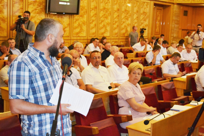 Не більше 10 відсотків від вартості: депутати Закарпатської облради мають своє бачення щодо розмитнення авто на "бляхах"