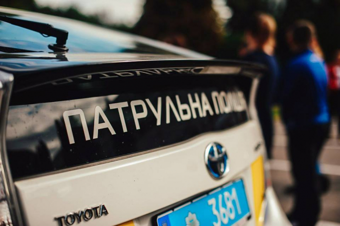 Нема закону: група осіб у Мукачеві відлупцювала поліцейського