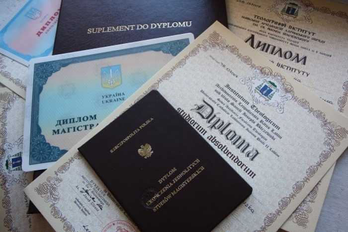 Де закарпатці можуть працевлаштовуватись за українськими дипломами