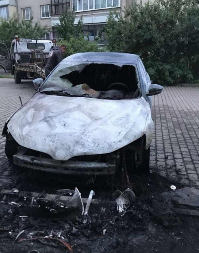 Вночі в Ужгороді горіла автівка офіцера-прикордонника