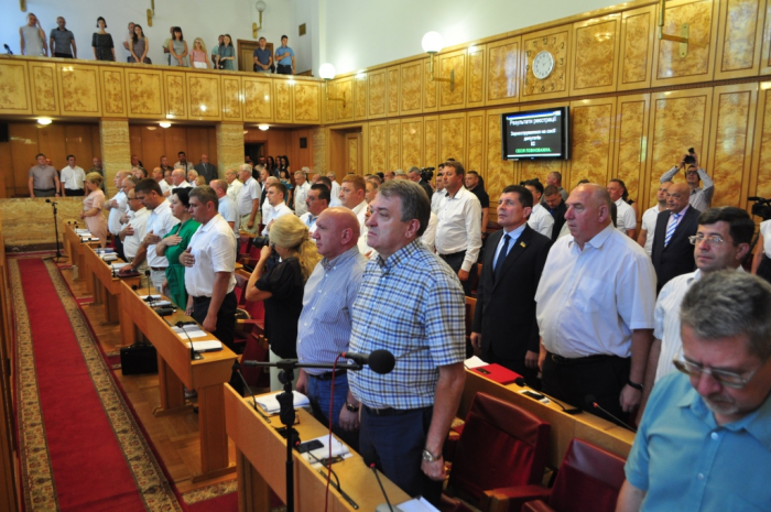 В Ужгороді розпочалося пленарне засідання сесії обласної ради