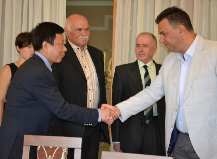 Голова Закарпатської облради зустрівся з президентом «Корпорації нової енергії Лотосленд» Сюн Цзянем